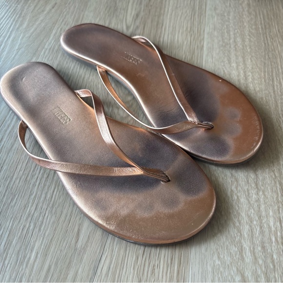 TKEES size 7 Rose Gold Flip Flops - Picture 1 of 6